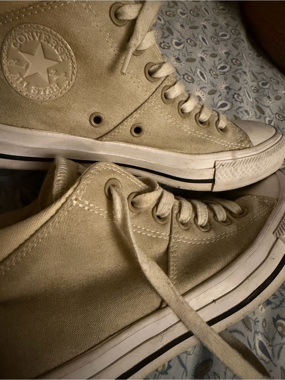 Sand beige Chuck Taylor All Star Converse in great shape size 7